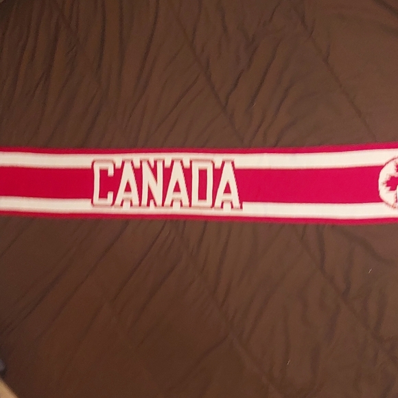 Hudson Bay Co. Canada Scarf Paralympics Red White Acrylic Striped Maple Leaf - Picture 3 of 5